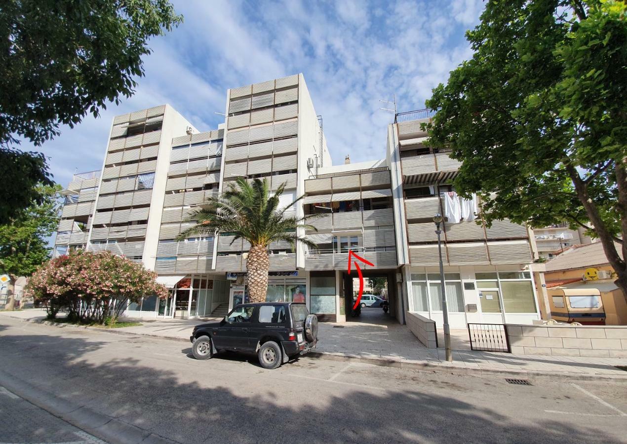 Apartment Dina Omiš Exterior foto